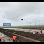 Petani perempuan bercocok tanam padi di Panjatan, Kabupaten Kulon Progo. (ANTARA/Sutarmi)-1669867940