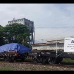 Petugas saat menunjukkan Amus yang disiagakan di Stasiun Cirebon, Jawa Barat, Kamis (22/12/2022). (ANTARA/Khaerul Izan)-1671696018