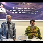 Pj.Sekda Sultra Drs.Asrun Lio, M.Hum, PhD didampingi Kepala Balitbang Drs Hj.Isma, MSi. (Foto ANTARA/Azis Senong)-1671156424