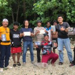 Polisi memperlihatkan temuan delapan bungkus kokain bertempelkan bendera negara Israel di Pulau Jemaja (ANTARA/HO-Humas Polda Kepri)-1672127075