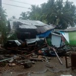 Rumah warga yang rusak akibat gelombang pasang air laut di wilayah Desa Tampalang Kecamatan Tapalang Kabupaten Mamuju, Minggu (25/12/2022) ANTARA/ M Faisal Hanapi-1672022472