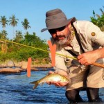 Salah seorang wisatawan Etopa menikmati wisata pancing di Batang Salibutan, Padang Pariaman. (ANTARA/Dok Ritno)-1671165632