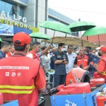 Sekretaris Jenderal Kementerian ESDM Rida Mulyana saat meninjau Terminal LPG Tanjung Sekong, Banten, Minggu (25/12/2022). ANTARA/HO-Humas Kementerian ESDM-1672035615