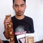 Seorang pelaku usaha produksi kopi Leuit Badui mengikuti Festival Kopi yang digelar Pemerintah Kabupaten Lebak. ANTARA/Mansur-1671008574