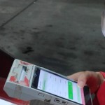 Seorang petugas SPBU saat uji coba penerapan subsidi tepat secara menyeluruh/full cycle untuk produk Solar Subsidi di Jawa Timur. ANTARA/HO-Pertamina Jatim-1670299404