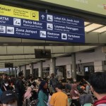 Suasana kepadatan calon penumpang kereta api jarak jauh di Stasiun Pasar Senen, Jakarta, Jumat (23/12/2022). ANTARA/Kuntum Riswan-1671777332