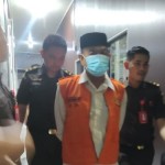 Tersangka dugaan penyelewengan dana PDAM di Kantor Kejari Pijay. ANTARA/HO-1669875473