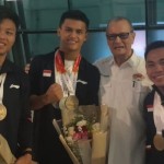 Tiga lifter peraih medali Kejuaraan Dunia 2022 tiba di Tanah Air-1671337958