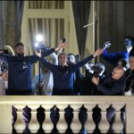 Timnas Prancis dapat sambutan meriah oleh ribuan suporter di Paris-1671525579