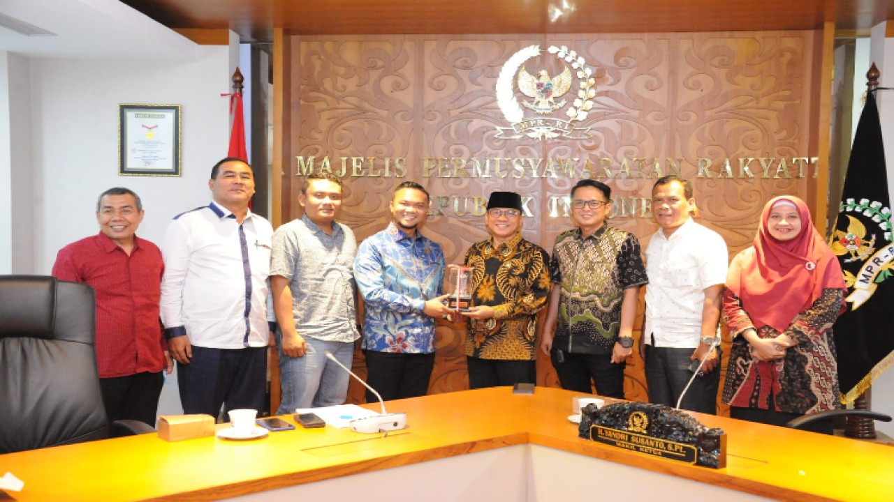 Wakil Ketua MPR RI Yandri Susanto menerima delegasi Panitia Khusus Raperda Tentang Pengelolaan Dan Penyelenggaraan Pendidikan, DPRD Kota Cilegon Provinsi Banten/Dok MPR