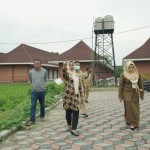 Wali Kota Mojokerto Ika Puspitasari meninjau pembangunan Pasar Loak di kota setempat. ANTARA/HO Pemkot Mojokerto-1672194950