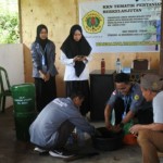 Acara pelatihan pembuatan pupuk kompos berbahan limbah organik yang digelar Mahasiswa KKN Unram. (ANTARA/Mahasiswa KKN Unram)-1673335375