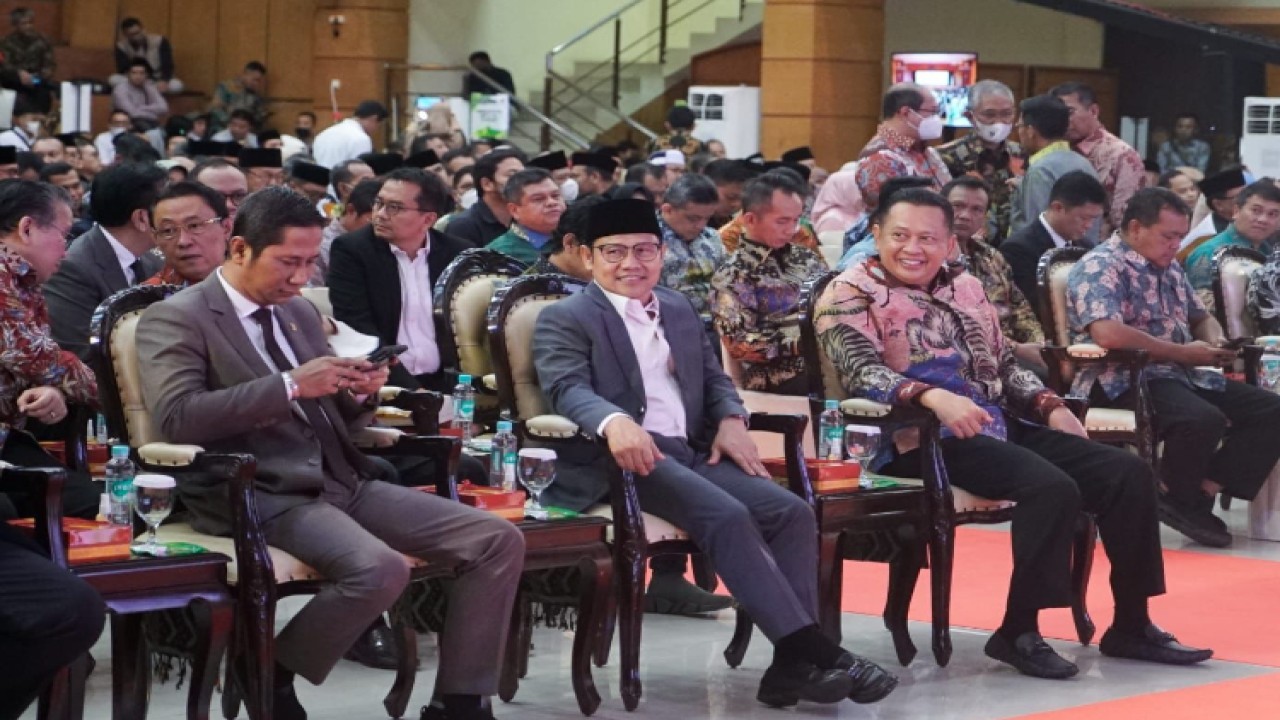 Ketua MPR RI Bambang Soesatyo menghadiri Sidang Terbuka Promosi Doktor Administrasi Publik Cucun Ahmad Syamsurijal, di Graha Sanusi Hardjadinata, UNPAD, Bandung, Rabu (25/1/23)/Dok MPR.