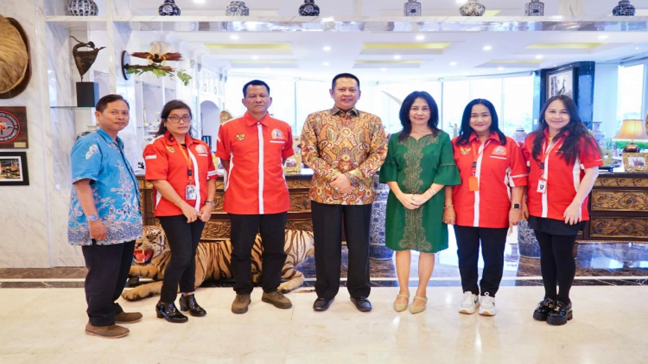 Ketua MPR RI Bambang Soesatyo bersama pengurus Paduan Suara Merah Putih (PSMP)/Dok MPR