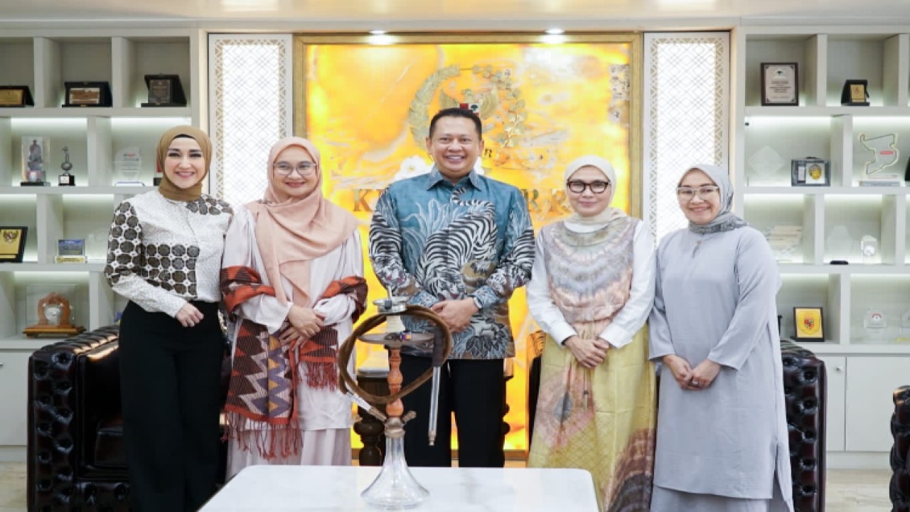 Ketua MPR RI  Bambang Soesatyo bersama pengurus Badan Kontak Majelis Taklim (BKMT)/Dok MPR