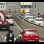 Polda Metro minta pengendara motor tidak lintasi Jalan Layang Non Tol-1673752835