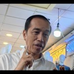 Presiden RI Joko Widodo di Pasar Tanah Abang, Jakarta, Senin (2/1/2023). (ANTARA/Gilang Galiartha)-1672635402