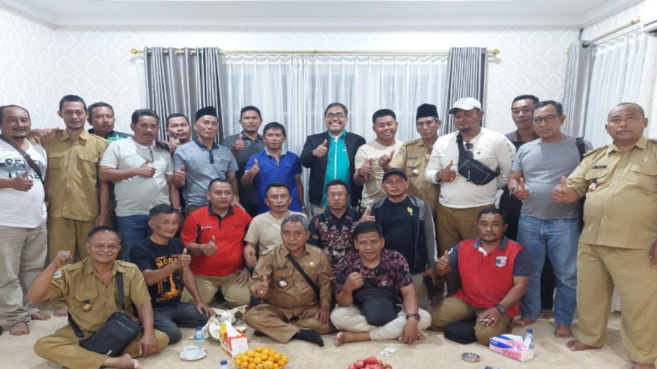 Wakil Ketua MPR RI Jazilul Fawaid bersama para kepala desa se-Pulau Bawean, Gresik, Jawa Timur/Dok MPR