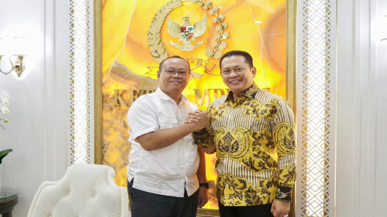 Ketua MPR RI Bambang Soesatyo bersama Rektor Universitas Terbuka, Prof. Ojat Darojat/Dok MPR