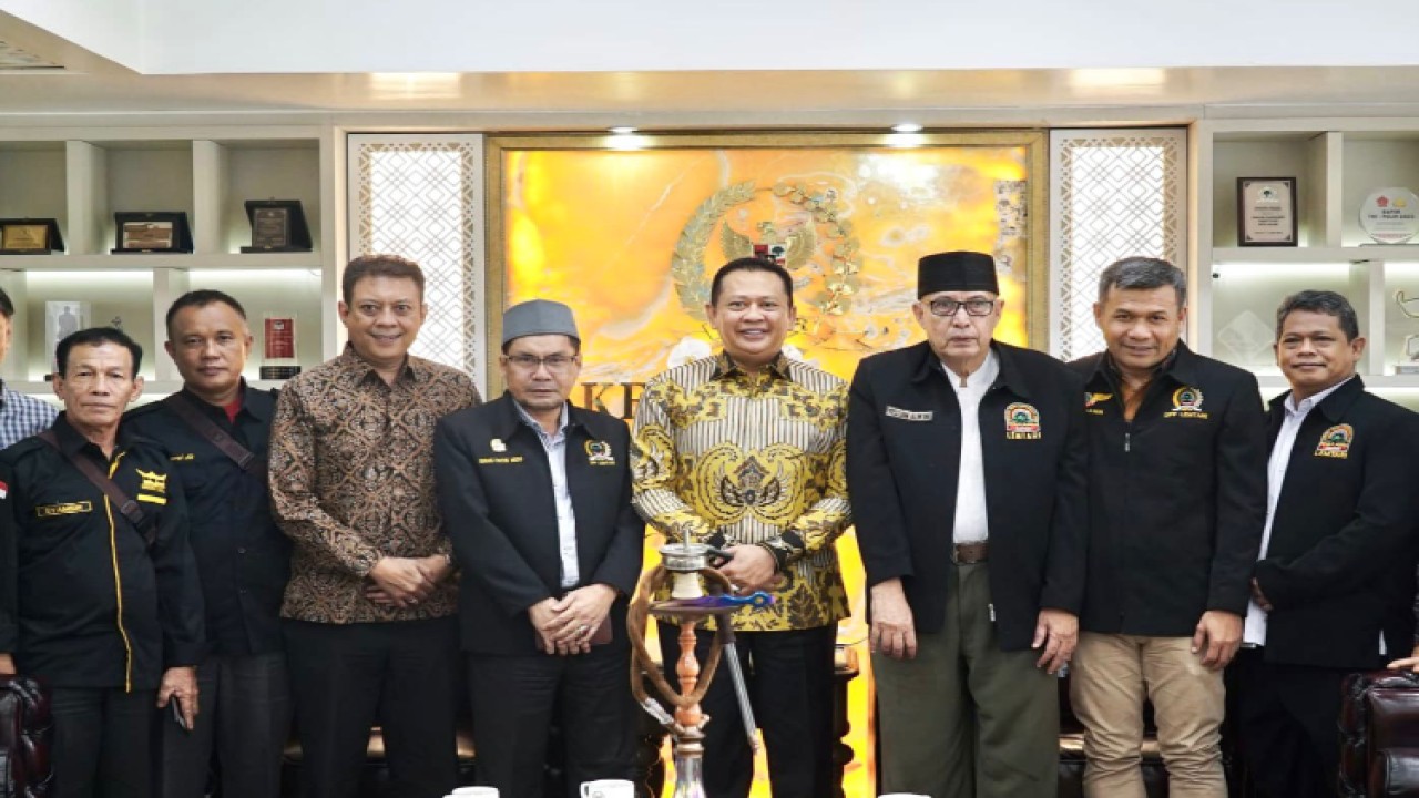 Ketua MPR RI Bambang Soesatyo bersama Dewan Pimpinan Pusat Lembaga Tinggi Masyarakat Adat Republik Indonesia (DPP Lemtari)/Dok MPR