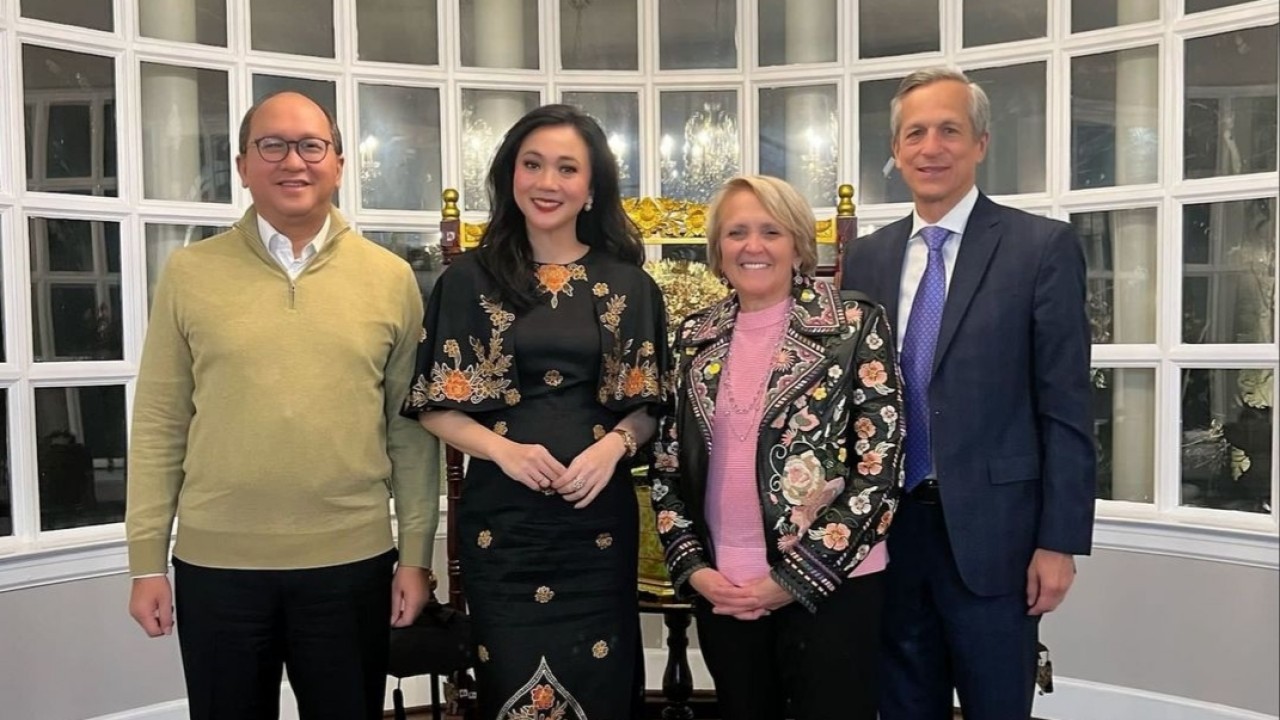 Dubes Rosan bersama istri Ayu Heni menerima kunjungan sahabatnya yang merupakan pengusaha multinasional AS,  Ron Harrison beserta istri Debbie Marriott Harisson./Instagram