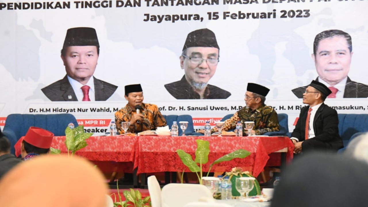 Wakil Ketua MPR RI Hidayat Nur Wahid saat menjadi pembicara kunci dalam acara Seminar Nasional bertema 'Urgensi Pendidikan Tinggi Dan Tantangan Masa Depan Papua Setelah Otsus Perubahan'/Dok MPR