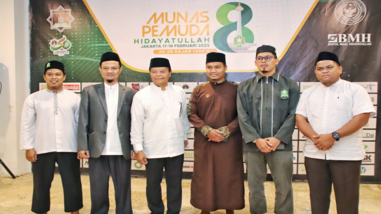 Wakil Ketua MPR Hidayat Nur Wahid bersama pengurus PP Pemuda Hidayatullah/Dok MPR