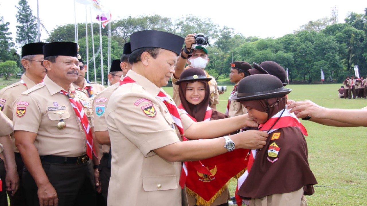 Wakil Ketua MPR Hidayat Nur Wahid, MA, yang diundang sebagai inspektur upacara, menutup secara resmi Kemah Ukhuwah Nasional (Kemnas) V Satuan Komunitas Pramuka Sekolah Islam Terpadu (SIT) 2023 di Buperta Cibubur, Jakarta Timur/Dok MPR