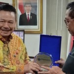 Ketum Peradi Otto Hasibuan bersama Ketua PT Jakarta Soedarmadji-1675235342