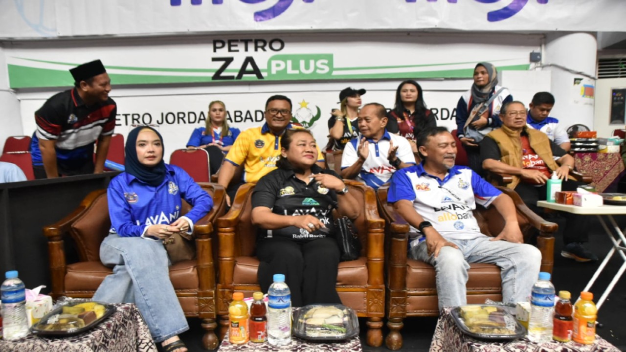 Bersama Presiden Ke-6 Susilo Bambang Yudhoyono (SBY), Wakil Ketua MPR Sjarifuddin Hasan menyaksikan pertandingan kompetisi bola voli PLN Mobile Proliga 2023 putaran kedua, antara Jakarta LavAni Allo Bank versus Palembang Bank Sumsel Babel di GOR Tri Dharma Gresik, Jawa Timur/Dok MPR