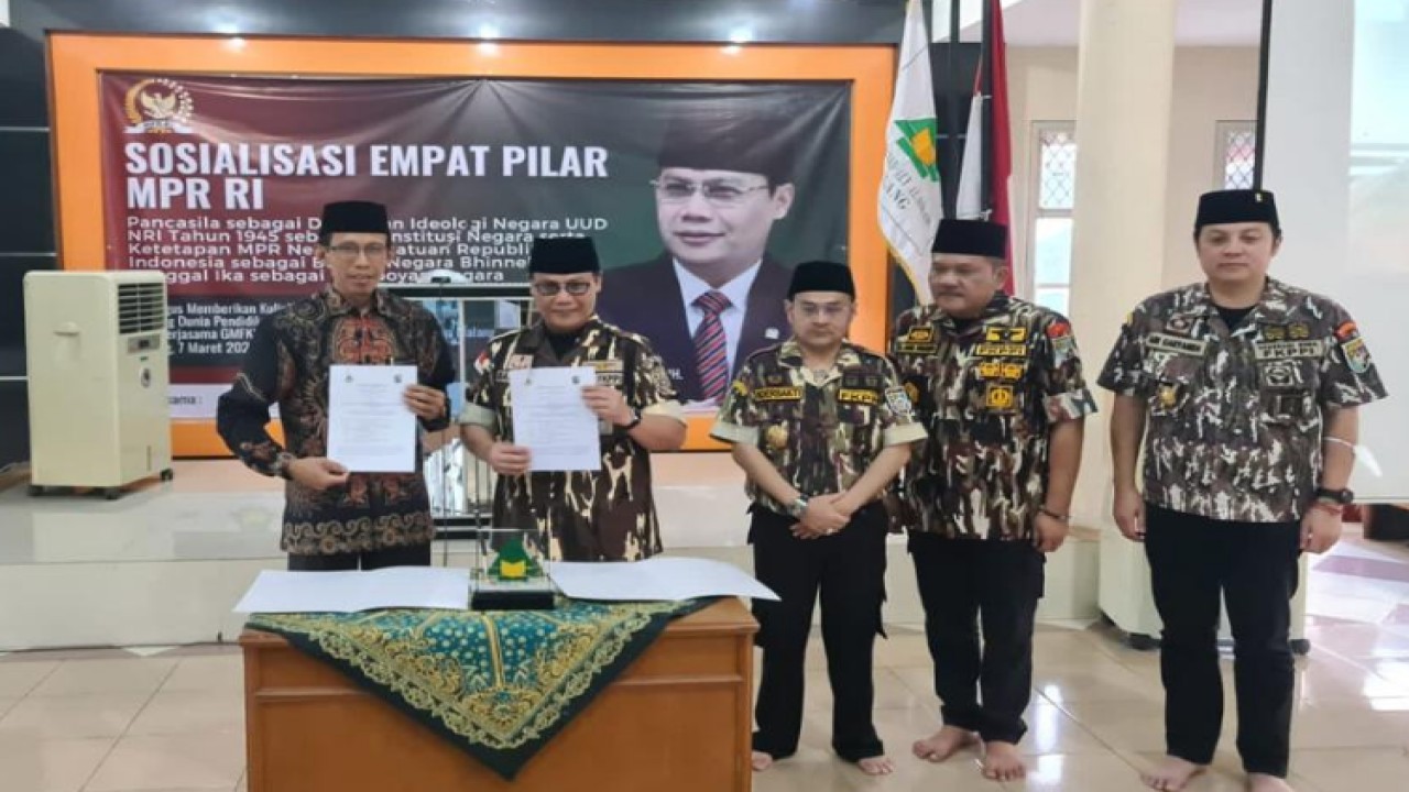 Wakil Ketua MPR Ahmad Basarah bersama pimpinan dan mahasiswa STAI Ma’had Aly Al-Hikam, Malang, Jawa Timur/Dok MPR