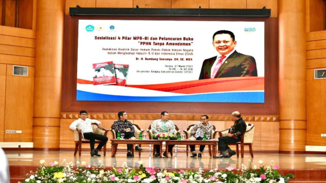 Ketua MPR RI Bambang Soesatyo dalam Sosialisasi Empat Pilar MPR RI dan Peluncuran Buku 'PPHN Tanpa Amandemen', di Universitas Terbuka Convention Center, Tangerang Selatan, Selasa (21/3/23)/Dok MPR