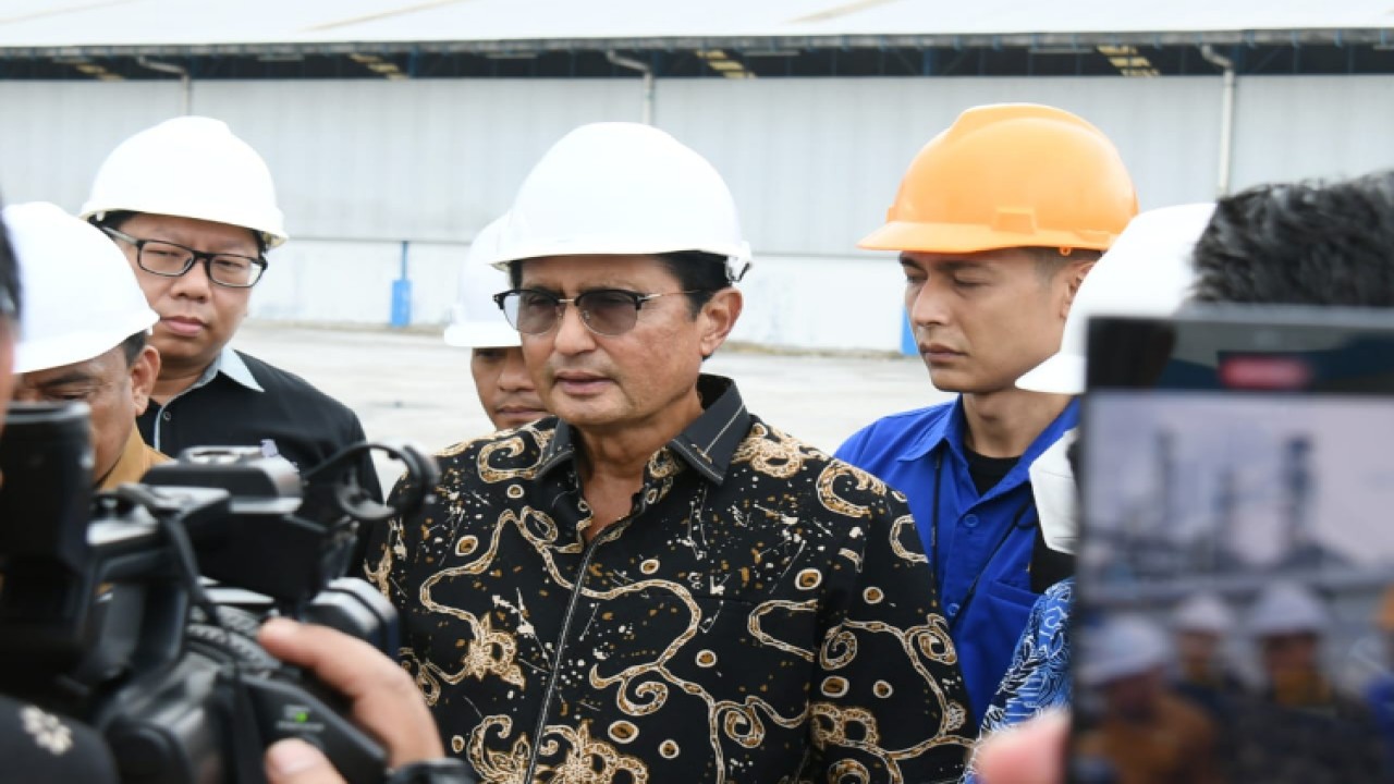 Wakil Ketua MPR RI Fadel Muhammad meninjau salah satu pabrik yang dimiliki perusahaan manufaktur,  bergerak di bidang industri pergudangan dan pengeringan (Silo Dryer) jagung, PT Charoen Pokphand Indonesia  (CPI) Plant Gorontalo, di Desa Pongongaila, Kecamatan Pulubala, Gorontalo/Dok MPR