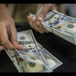 Mata uang dolar AS. ANTARA FOTO/Aprillio Akbar/hp. (ANTARA FOTO/Aprillio Akbar)-1679380062