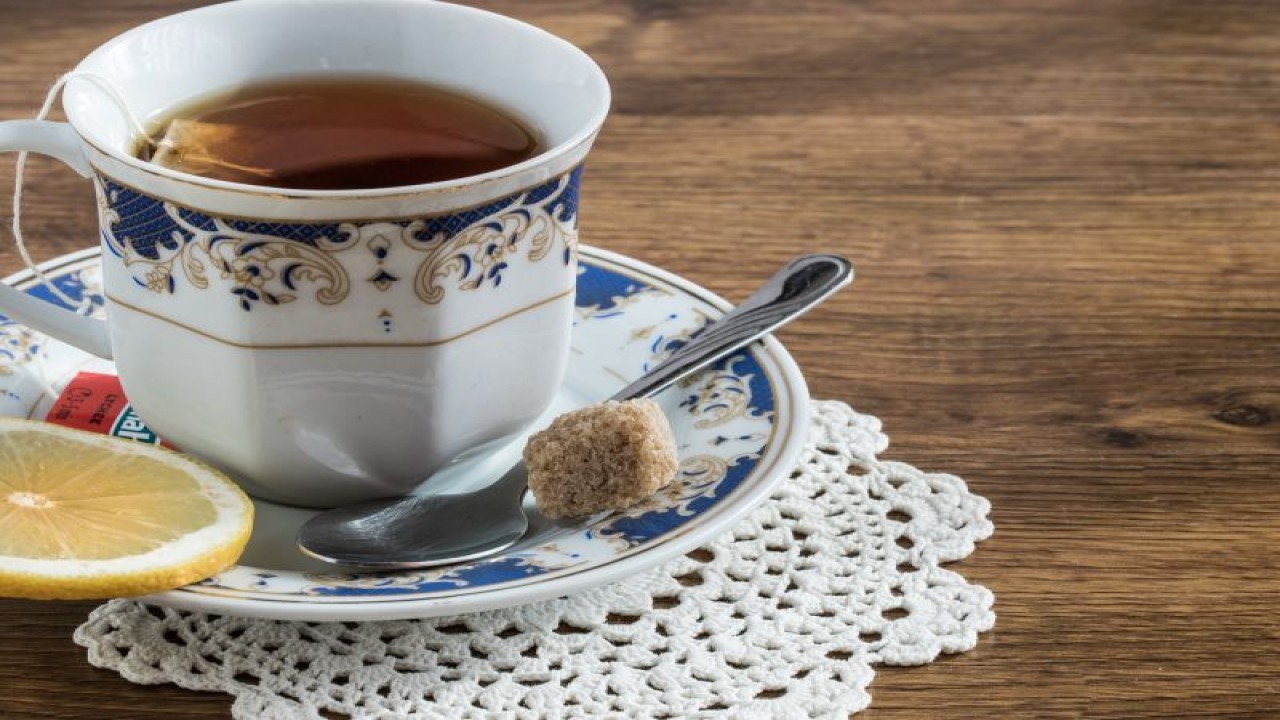 Ilustrasi teh manis dengan gula (Pixabay)