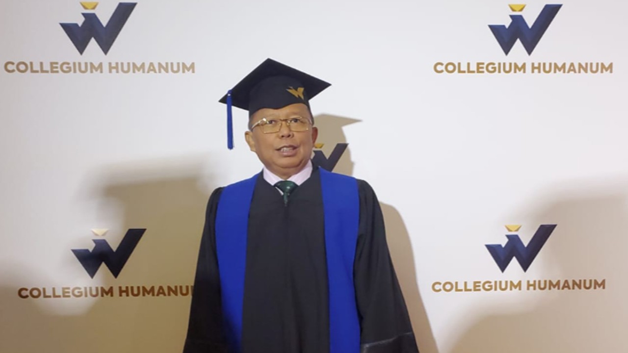 Wakil Ketua MPR RI Arsul Sani diwisuda sebagai doktor hukum (doctor of laws) dengan predikat sangat memuaskan (cum laude) dari Collegium Humanum - Warsaw Management University, Polandia.