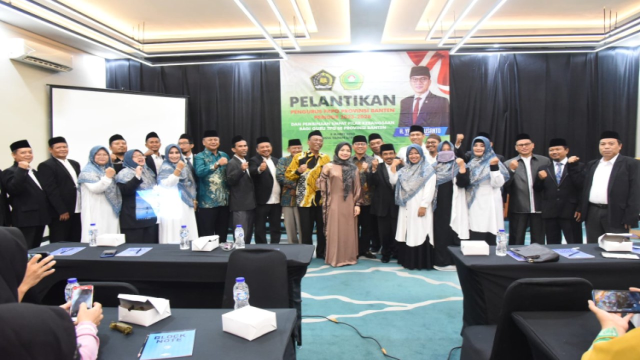 Wakil Ketua MPR RI Yandri Susanto memberikan pengarahan dan Sosialisasi Empat Pilar MPR kepada pengurus juga anggota Forum Komunikasi Pendidikan Al Qur'an (FKPQ), Provinsi Banten. Acara tersebut berlangsung di Nunia Tamansari Hotel, Kota Serang,  Banten Selasa (8/3/2023)/Dok MPR