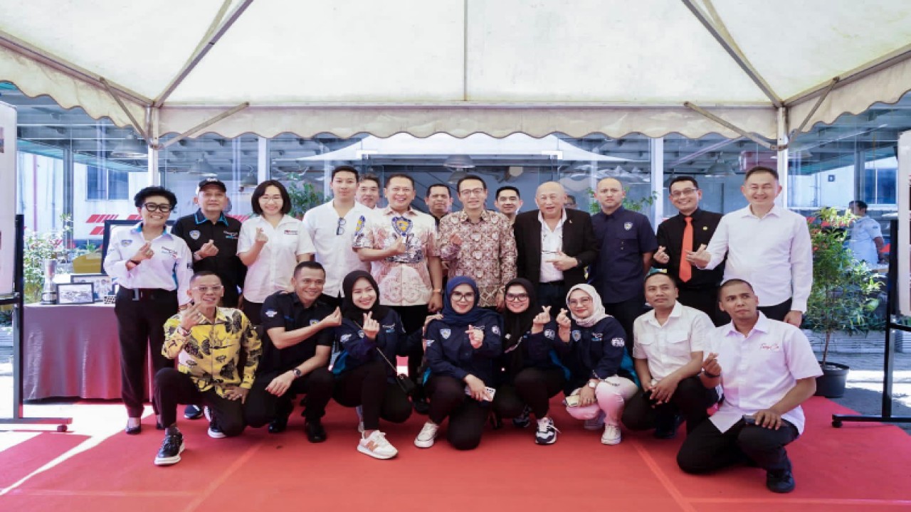 Ketua MPR RI sekaligus Ketua Umum IMI Bambang Soesatyo mengajak Duta Besar Jepang untuk Indonesia H.E Mr. Kanasugi Kenji meninjau Sentul International Circuit, di Bogor, Rabu (5/4/23)/Dok MPR