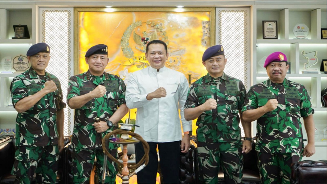 Ketua MPR RI sekaligus Wakil Ketua Umum Partai Golkar Bambang Soesatyo diminta oleh Komandan Sekolah Staf dan Komando TNI Angkatan Laut (Danseskoal) Laksamana Muda TNI Yoos Suryono Hadi untuk memberikan kuliah umum kepada Perwira Siswa Pendidikan Reguler (Pasis Dikreg) Seskoal Angkatan 61, pada 10 Mei 2023 di Seskoal, Cipulir, Jakarta.