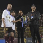 Menpora Dito Ariotedjo serahkan Piala Liga 1 kepada PSM Makassar-1681735901