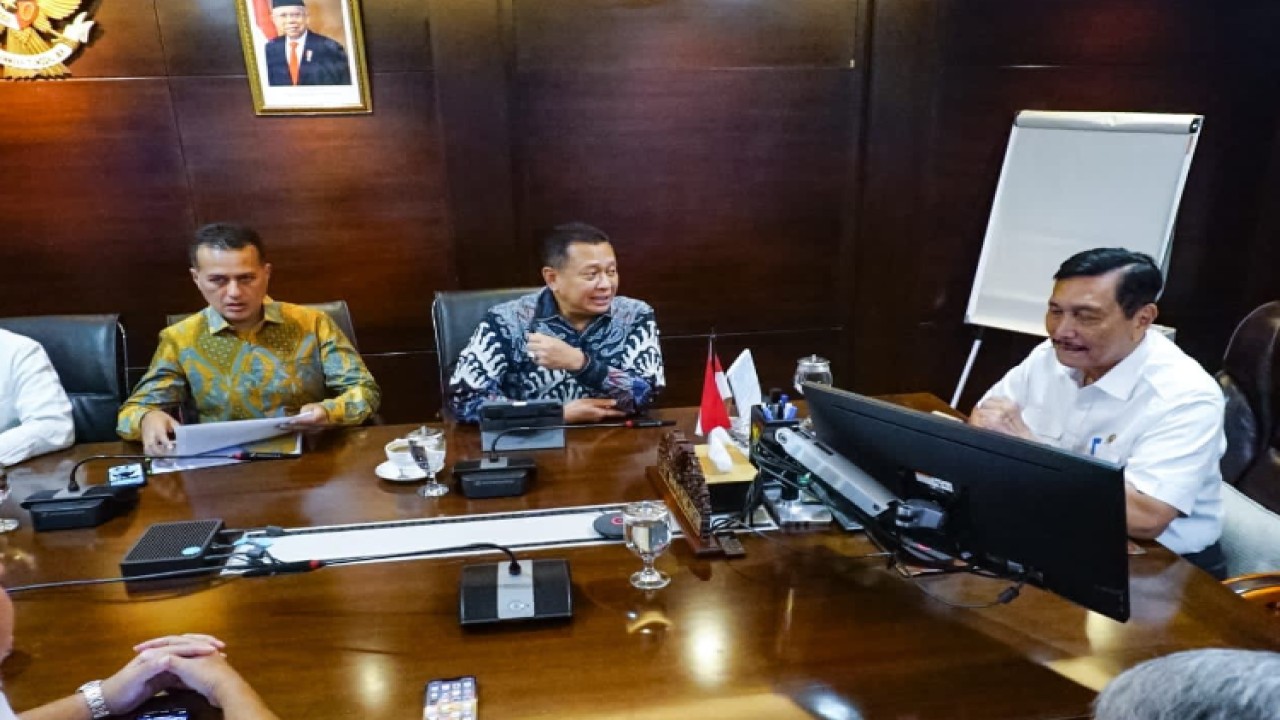 Ketua MPR RI sekaligus Ketua Umum IMI Bambang Soesatyo bersama Pembina Ricardo Gelael dan Musa Rajekshah yang juga menjabat Wakil Gubernur Sumatera Utara bertemu Menko Marves, Luhut Pandjaitan/Dok MPR