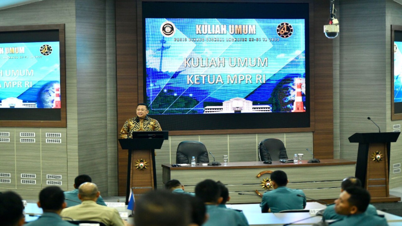 Ketua MPR RI Bambang Soesatyo memberikan kuliah umum kepada perwira siswa pendidikan reguler (Pasis Dikreg) Sekolah Staf dan Komando TNI Angkatan Laut (Seskoal) Angkatan ke-61 Tahun 2023/Dok MPR