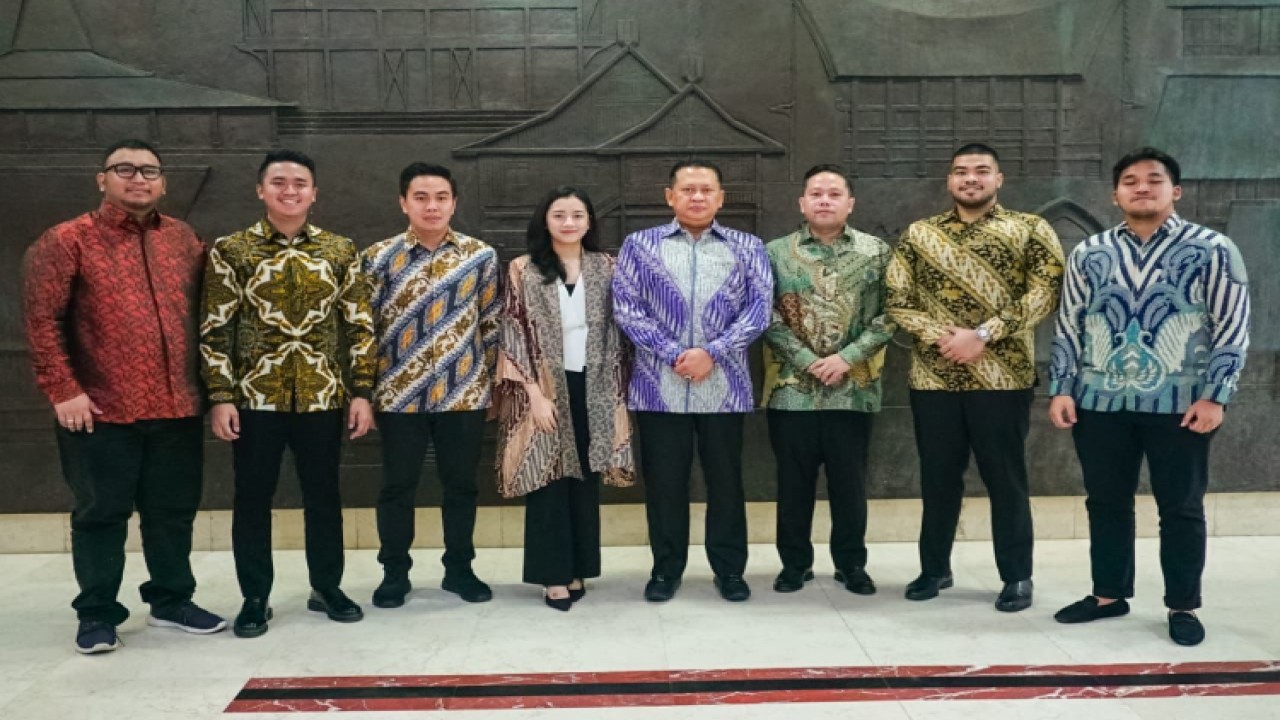 Ketua MPR RI Bambang Soesatyo bersama perwakilan Ikatan Alumni SMA Taruna Nusantara/Dok MPR
