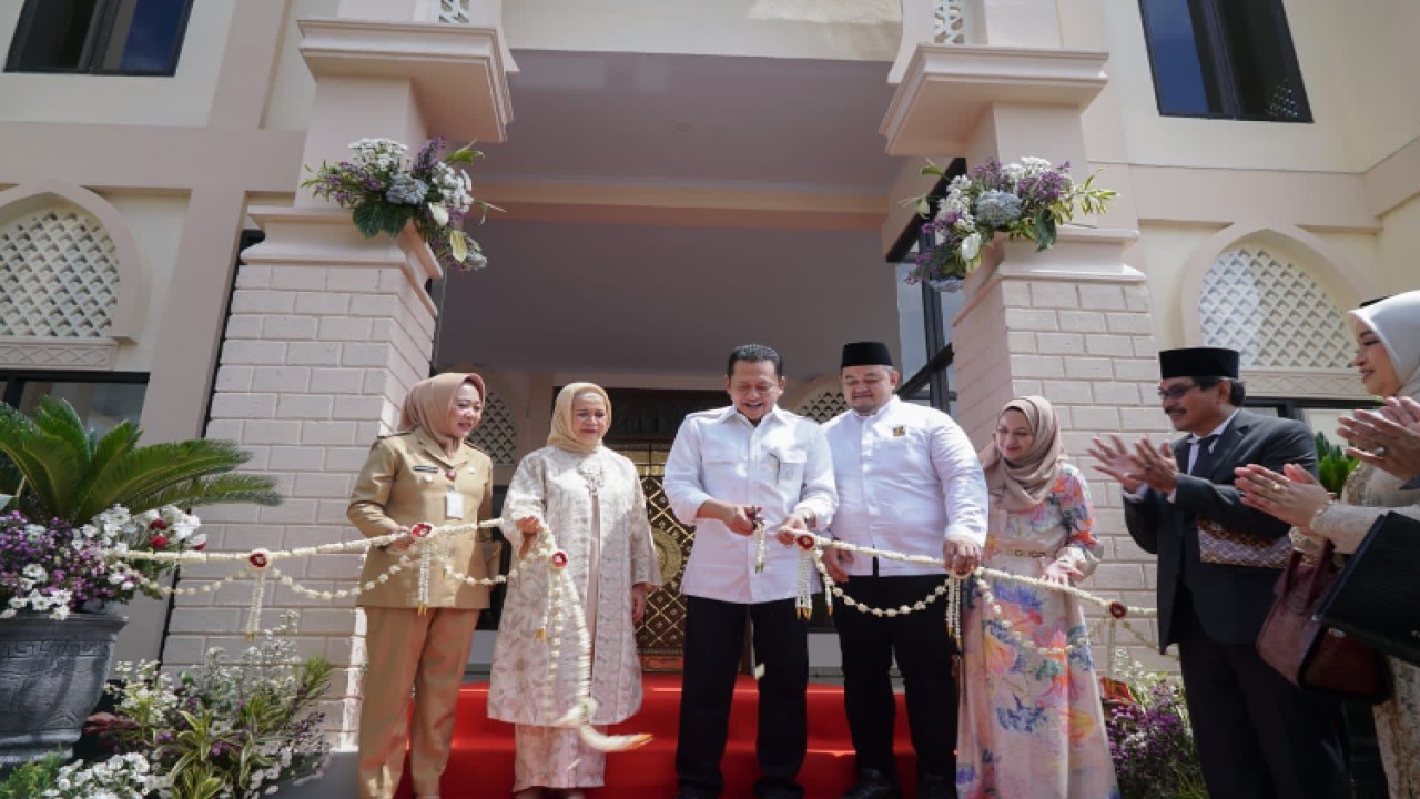 Ketua MPR RI Bambang Soesatyo meresmikan Masjid Harfin Baitus Salam di Universitas Perwira Purbalingga (UNPERBA)/Dok MPR