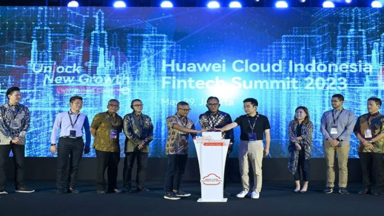 Huawei, penyedia solusi TIK terkemuka dunia, menggandeng Asosiasi Fintech Pendanaan Bersama Indonesia (AFPI) menggelar Huawei Cloud Indonesia FinTech Summit dengan mengangkat tema "Unlocking New Growth in FinTech with Huawei Cloud". (ANTARA/HO-Huawei)