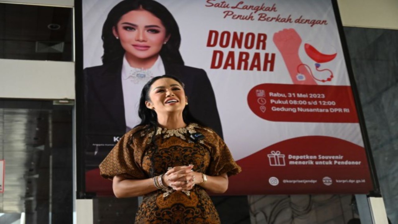 Anggota Komisi IX DPR RI Kris Dayanti usai mengikuti kegiatan Donor darah kerjasama Korpri Setjen DPR RI dengan Keluarga Sehat Donor Darah (KSDD) DPR RI, di Senayan, Jakarta, Rabu (31/5/2023). (Farhan/nr)