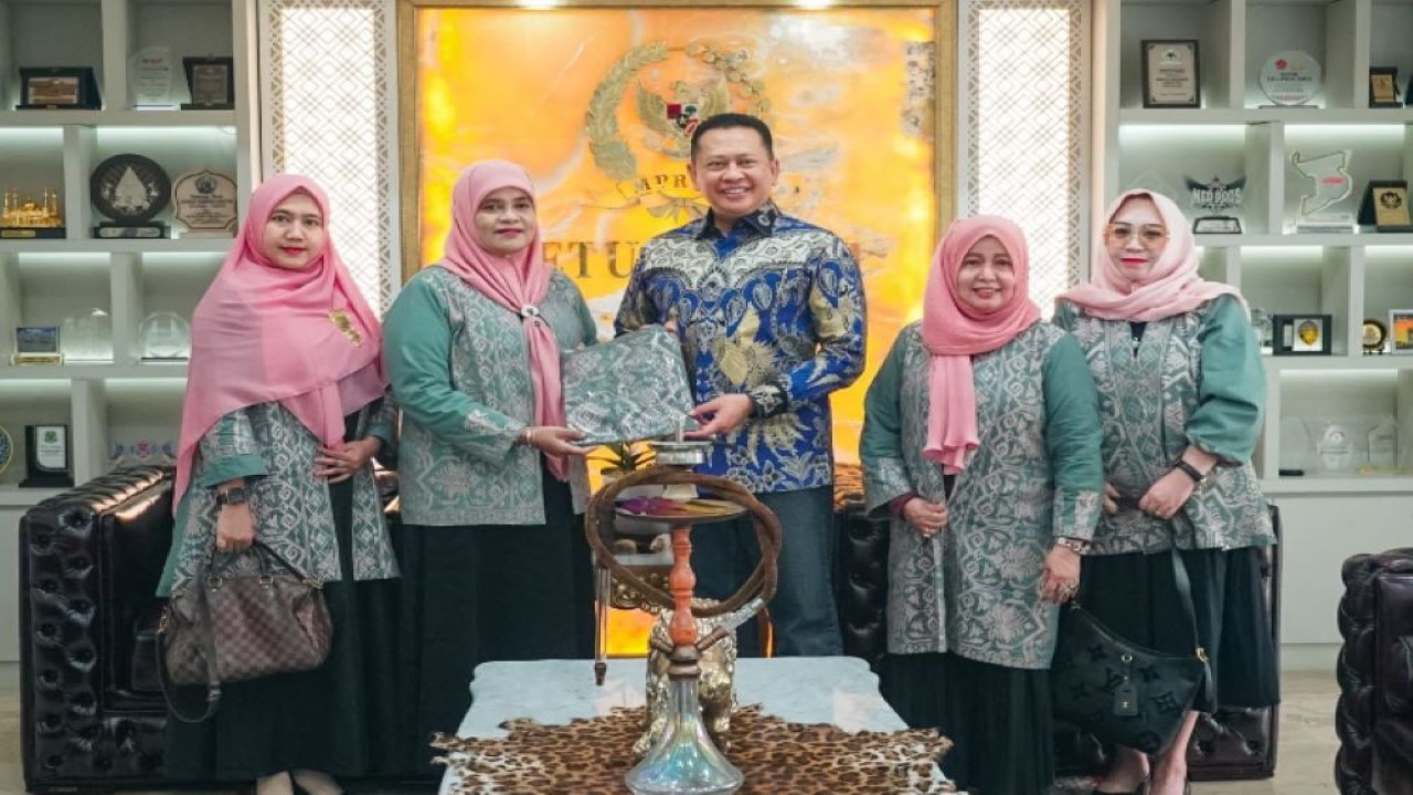 Ketua MPR RI Bambang Soesatyo menerima DPP Perempuan Ikatan Cendekiawan Muslim Indonesia (ICMI), di Jakarta, Kamis (8/6/23). (Dok/MPR)