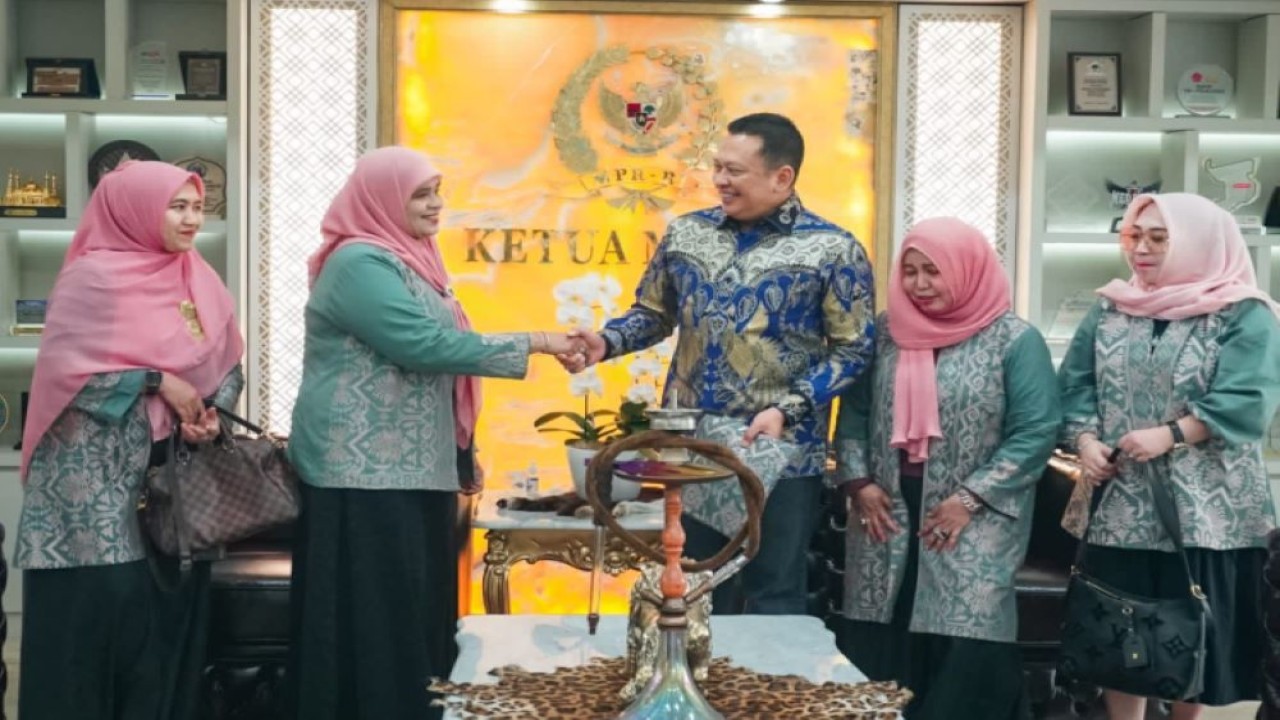 Ketua MPR RI Bambang Soesatyo menerima Pengurus Pusat Perkumpulan Bumi Alumni di Jakarta, Kamis (8/6/23). (Dok/MPR)