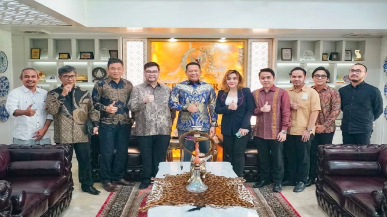 Bambang Soesatyo menerima panitia Kejurda Adventure Offroad Individual Non Winch 2023 serta jajaran SHERP, di Jakarta, Kamis (8/6/23). (Dok/MPR)