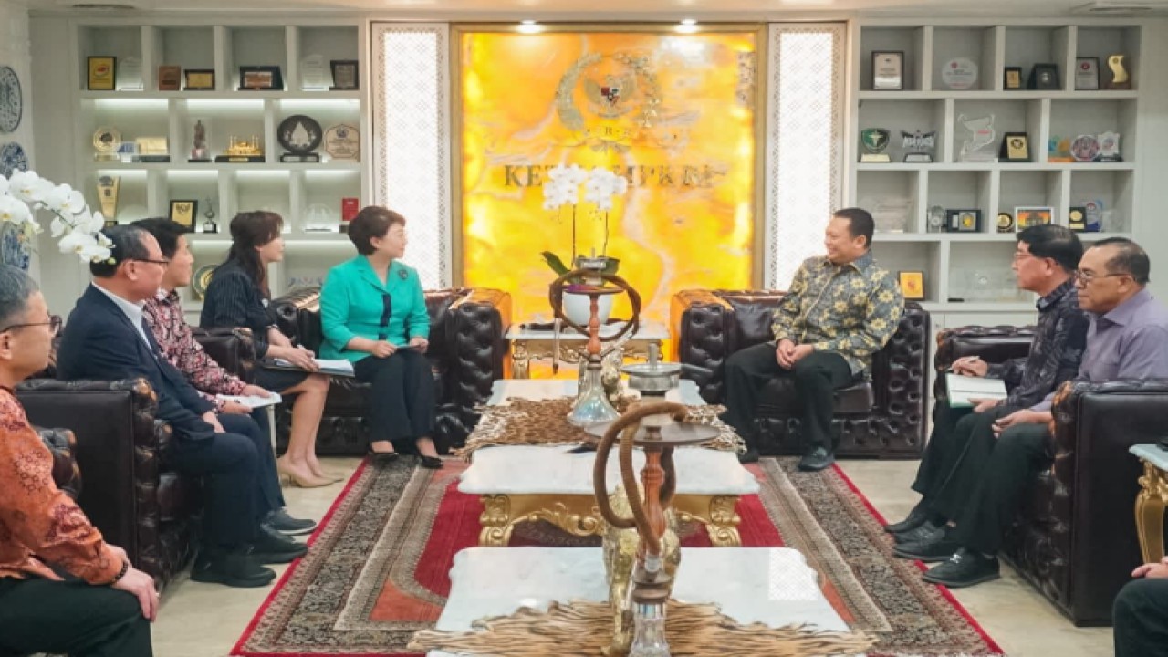 Ketua MPR RI sekaligus Ketua Dewan Pembina Yayasan Universitas Perwira Purbalingga (UNPERBA) Bambang Soesatyo menerima Vice Governor of Economic Affairs Province Gyeongsangbuk-do, Korea Selatan Mrs. Dal Hee Lee, di Jakarta/Dok MPR